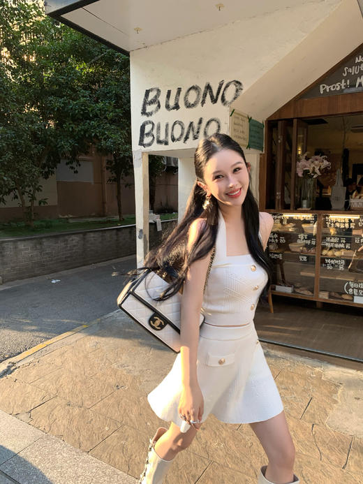 Read Nameless /巴尔曼白色挂脖套装 2025/7/28 商品图6