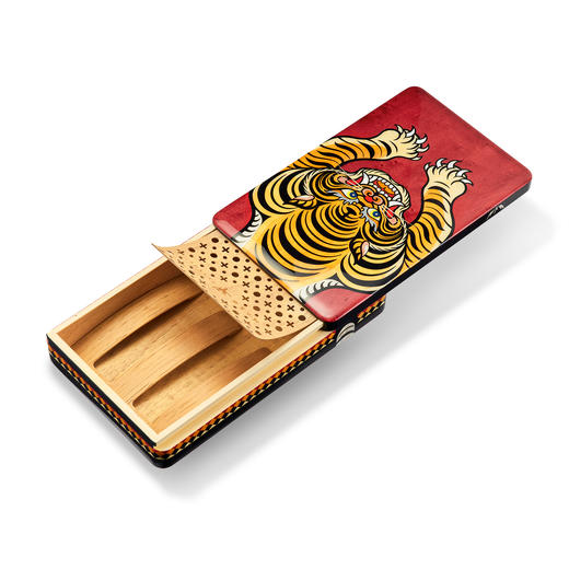 镶嵌“松赞虎”主题雪茄便携保湿盒 商品图3