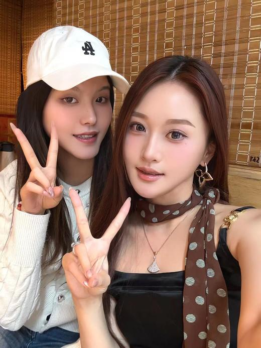 驴家 最新款 梅花镶钻耳钉（XTY） 商品图2