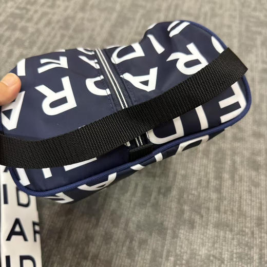 外贸原单高尔夫鞋包，两个色，有透气孔。
清货特价 商品图3
