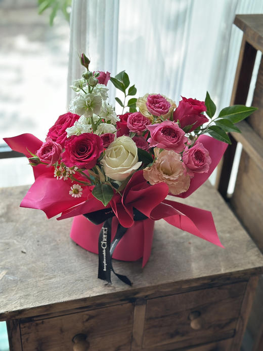 鲜花小桌摆 带 手提袋 五个颜色可选 ，一次下三单可免费配送只限一个收货地址。一个需要自提 商品图2