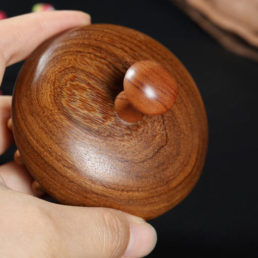 【金丝檀木按摩梳  一梳多用】金丝檀木壶盖钉钉梳 按摩梳头部经络梳养发 保健梳粗齿檀香木梳圆梳 商品图2