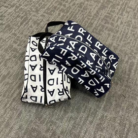 外贸原单高尔夫鞋包，两个色，有透气孔。
清货特价