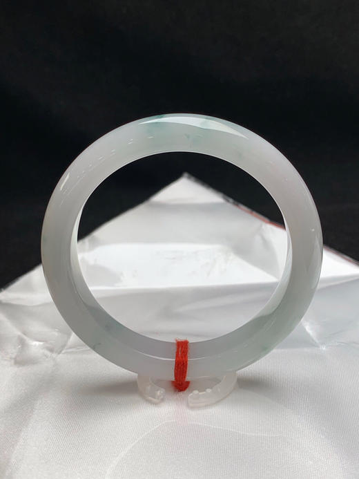 620619，53.7圈口，糯化飘花正圈平安镯，白底飘蓝花，整体清爽 商品图3