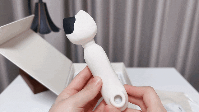 “被猫吸”是种什么体验？这只奶牛猫竟然把我拿捏得死死的！