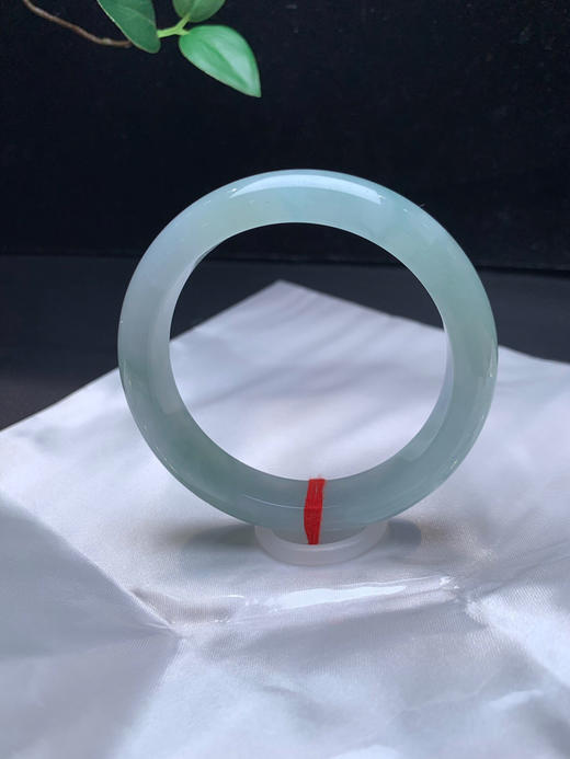 620624，57冰晴底手镯，整条带淡淡的底色、清新干净、很秀气 商品图1