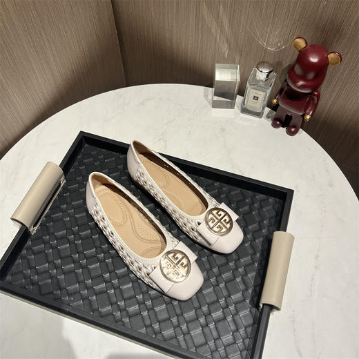 正品JC女鞋镂空小方跟二层皮单鞋 商品图1