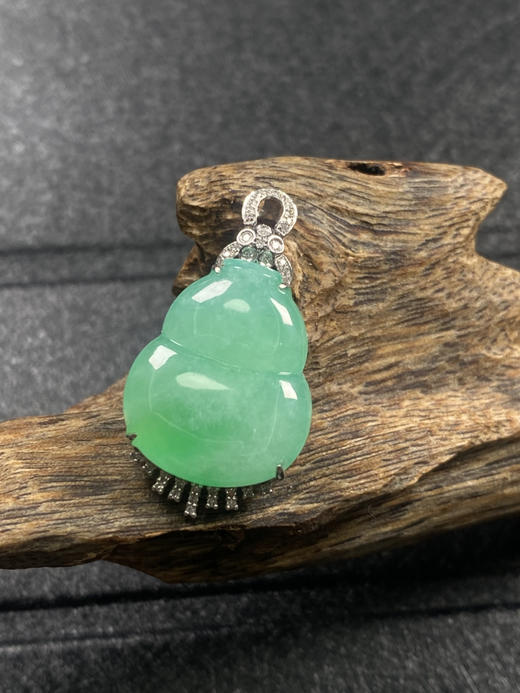 【FC0068】18K金镶嵌翡翠飘绿葫芦吊坠 玉质温润 色阳甜美 商品图3