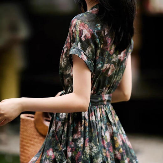 玫瑰印花苎麻连衣裙，馥郁色彩交织，复古优雅又慵懒 商品图4