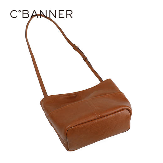 2楼千百度2025秋季复古包身金属搭扣背提包A25406913 商品图3