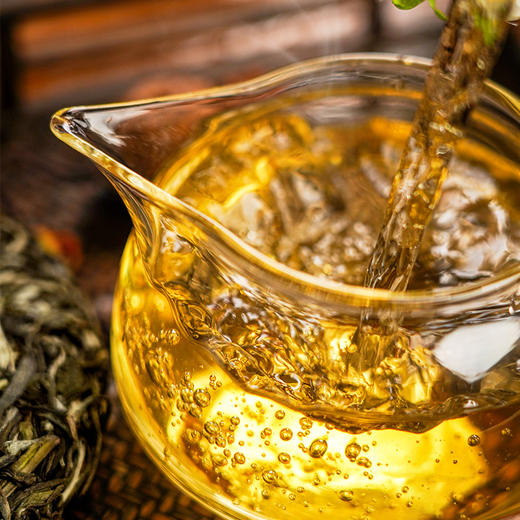 2025年头春【曼松单株】【月底高货放漏冲刺】曼松王子山古树单株“茶界象牙塔的顶端”每一片叶子都来自24号茶农：李学平，357克/饼 茶友必囤！！ 商品图5