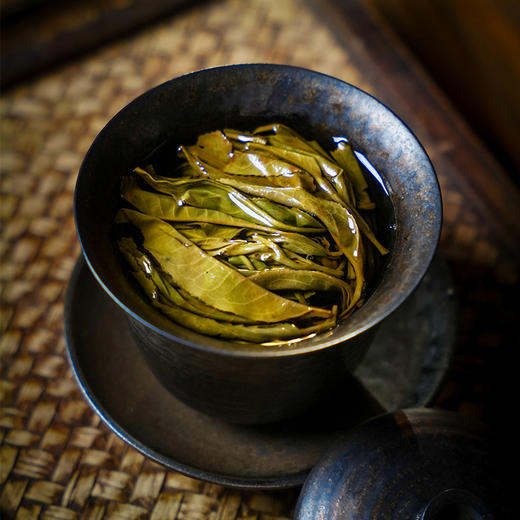 2025年头春【曼松单株】【月底高货放漏冲刺】曼松王子山古树单株“茶界象牙塔的顶端”每一片叶子都来自24号茶农：李学平，357克/饼 茶友必囤！！ 商品图4