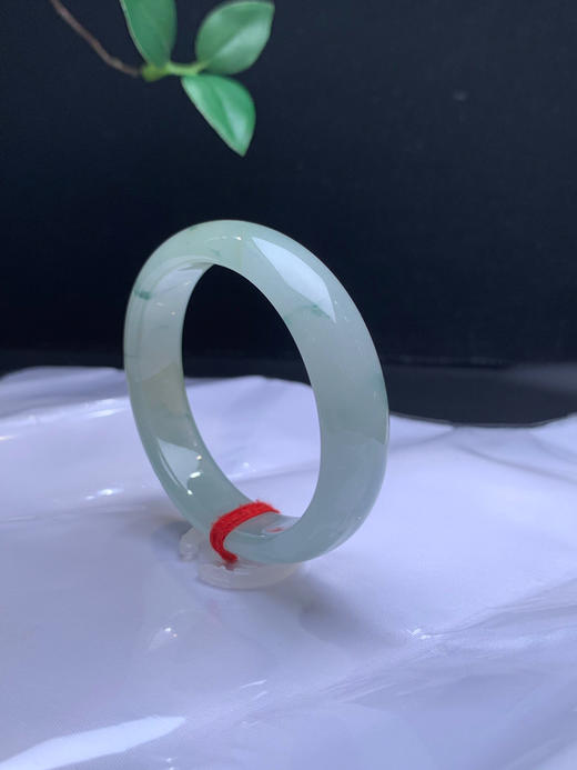 620625，56冰黄贵妃手镯，一半带黄翡，一半白冰底  干净清新，有特色 商品图2