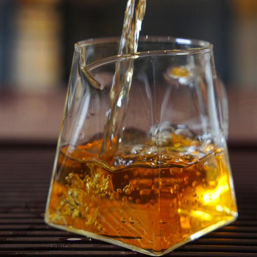 13年陈老蜜甜【曼松】2012年春茶易武茶区曼松古纯料普洱茶生茶饼357g；错过绝对会跺脚！ 商品图3