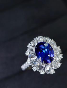 2.03ct刻面蓝宝石戒指