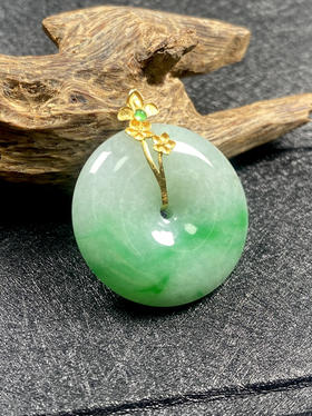 【FC0061】18K金镶嵌翡翠飘绿平安扣吊坠  色泽阳绿 美观大气 圆满平安