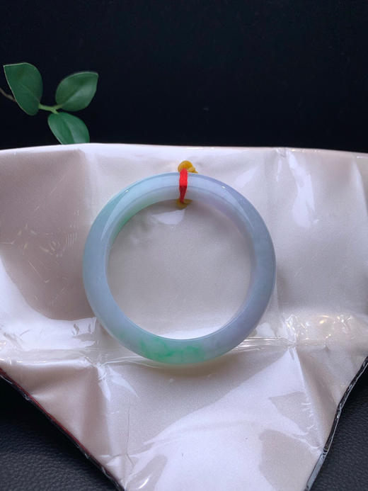 620627，56.5飘绿正圈手镯。清新干净，一截绿底，条形好 商品图4