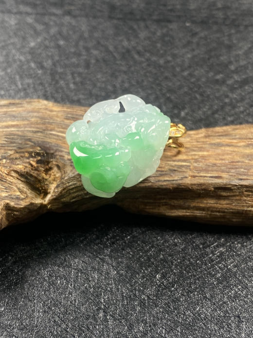 【FC0067】18K金镶嵌翡翠飘绿貔貅吊坠 水润光泽 色泽阳绿 精致美观 商品图0