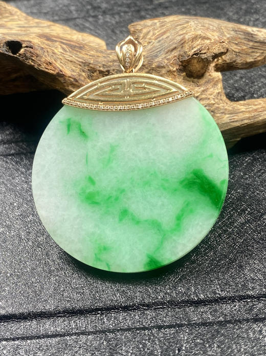 【FC0062】18K金镶嵌翡翠飘绿圆牌吊坠  色泽阳绿 美观大气 圆满平安 商品图2