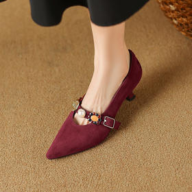 【预售5天】时尚酒红色尖头浅口单鞋法式复古羊翻皮珍珠一字扣带小跟高跟鞋女JLY&24-77A