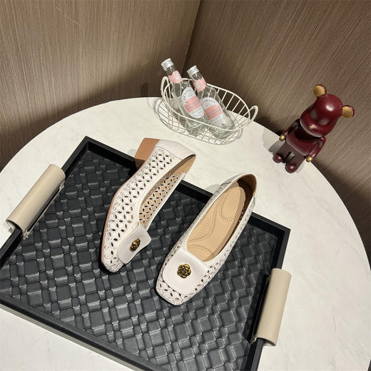 正品JC女鞋镂空小方跟二层皮单鞋 商品图10