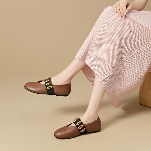 西遇平底单鞋女新款秋季小众设计感复古圆头软底银色玛丽珍鞋V1656915 商品图3