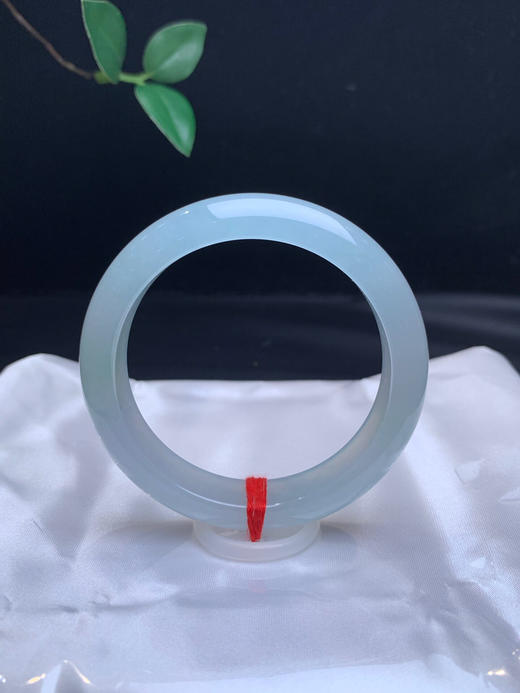 620628，55. 冰晴绿手镯，冰冰，纯整体干净清爽，带些淡淡的绿底 商品图1