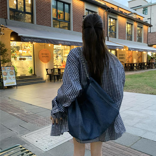 西遇蓝色格子衬衫女秋季新款松弛感宽松薄款衬衣长袖外套SS051223 商品图4