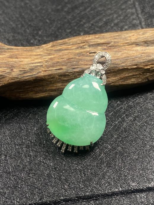 【FC0068】18K金镶嵌翡翠飘绿葫芦吊坠 玉质温润 色阳甜美 商品图2