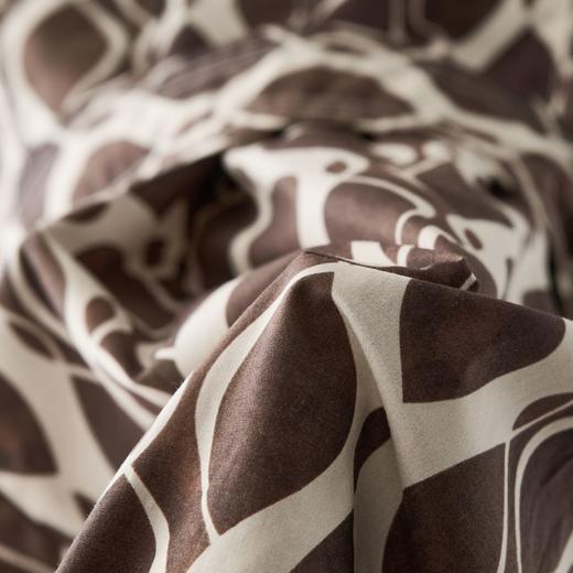 「自」全新升级【铂金会员284/天猫379/差价95】(03409)洛诗琳2025夏新款纯棉几何印花系带圆领无袖长款连衣裙女 商品图2