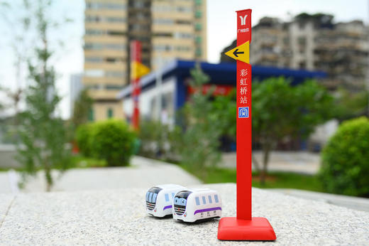 彩虹桥站限定版Q版列车模型＆导向标识摆件 商品图7