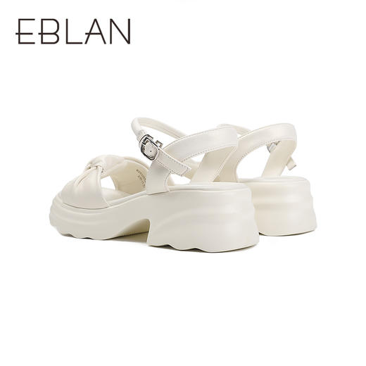 2楼伊伴2025年夏季珠光小奶芙珠光羊皮鞋面凉鞋B25320528 商品图3