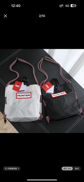 原单正品 HUNTER男女同款便携防泼水托特包户外露营通勤手提包休闲包，防泼水材质，户外通勤沙滩都能背。大容量托特包设计，配红白格纹提手，简约大气。
黑色，白色