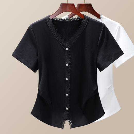 「自j」全新升级【铂金会员119/天猫159/差价40】(01154)洛诗琳法式蕾丝拼接V领T恤2025夏季新款气质显瘦开叉上衣 商品图1