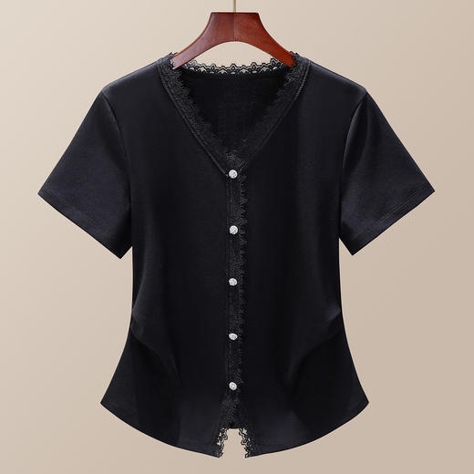 「自j」全新升级【铂金会员119/天猫159/差价40】(01154)洛诗琳法式蕾丝拼接V领T恤2025夏季新款气质显瘦开叉上衣 商品图3