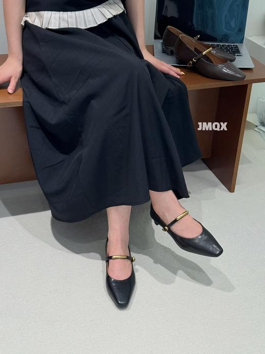 点此购买 miumiu女士休闲小单鞋 dx 325415 商品图5