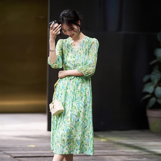 丁摩 孔雀印花真丝连衣裙奢华修身飘逸五分袖气质V领桑蚕丝裙子5ZF-90484 商品图1