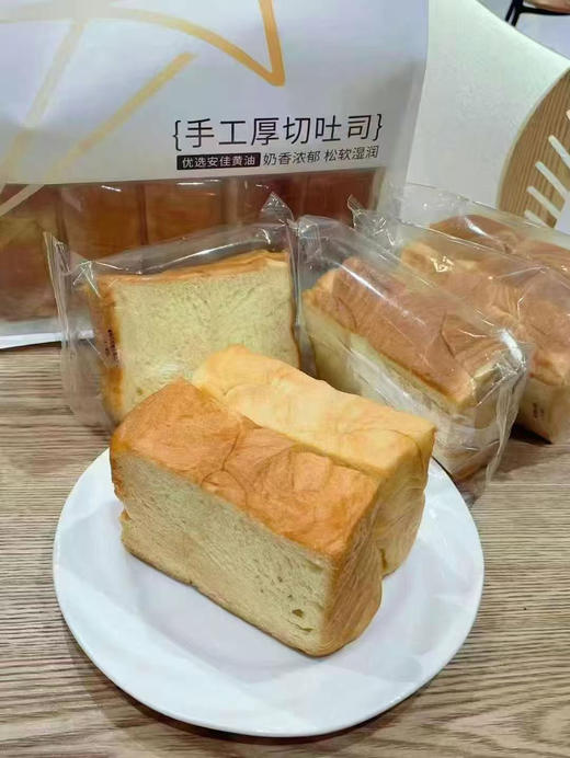 【100%你会爱上的超值秒杀大丰水牛纯奶蛋糕】返璞归真的原汁原味纯奶蛋糕💮 软软糯糯的小蛋糕口感细腻绵软入口即化 🥧吃起来软软的甜甜的 ，满满的牛奶香爱 商品图7