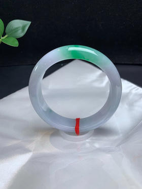 620626，57飘绿手镯，版型好、一截色特别出挑 ，局部略有些棉