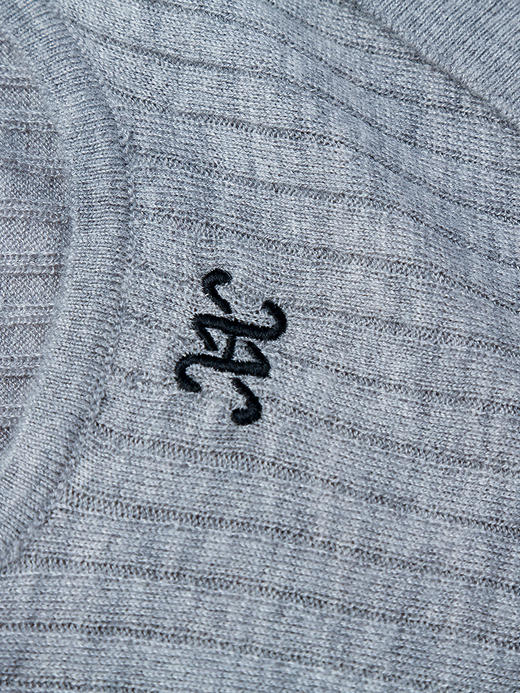 2025 新款 假两件露肩 V 领针织衫 灰色短款 设计感小性感上衣 商品图3