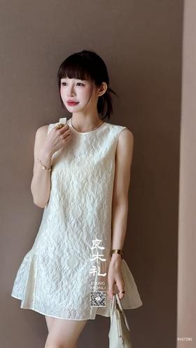 轻褶皱——羊毛提花连衣裙