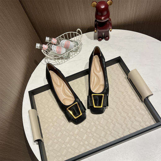 正品JC女鞋镂空小方跟二层皮单鞋 商品图3