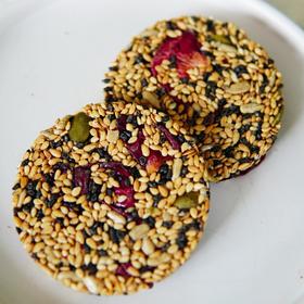 品牌直发39.9到手约15片慢沏种子循环饼天然雌激素满口都是天然种子的味道一块饼全装下开袋即食的养生小零食基地直邮