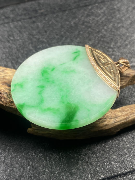 【FC0062】18K金镶嵌翡翠飘绿圆牌吊坠  色泽阳绿 美观大气 圆满平安 商品图3