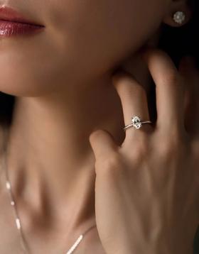 伽罗JALO R1款 VVS级 D色18K金椭圆形培育钻石戒指