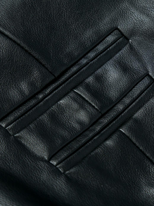 酷飒担当！V 领黑色 pu 皮西装外套 大口袋设计 宽松廓形皮衣 商品图3