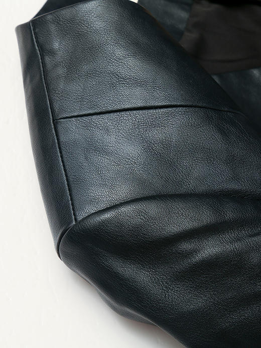 酷飒担当！V 领黑色 pu 皮西装外套 大口袋设计 宽松廓形皮衣 商品图2