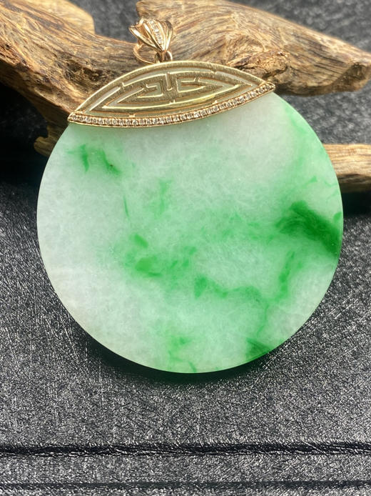 【FC0062】18K金镶嵌翡翠飘绿圆牌吊坠  色泽阳绿 美观大气 圆满平安 商品图1