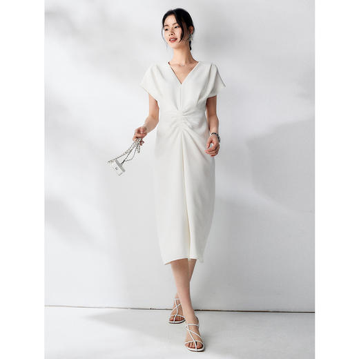 初棉小众设计法式收腰连衣裙343616003 | 小众设计、个性时尚、简约色系、百搭不挑人、面料柔软舒适、打造高级穿搭感 商品图4