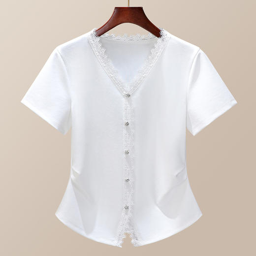 「自j」全新升级【铂金会员119/天猫159/差价40】(01154)洛诗琳法式蕾丝拼接V领T恤2025夏季新款气质显瘦开叉上衣 商品图2